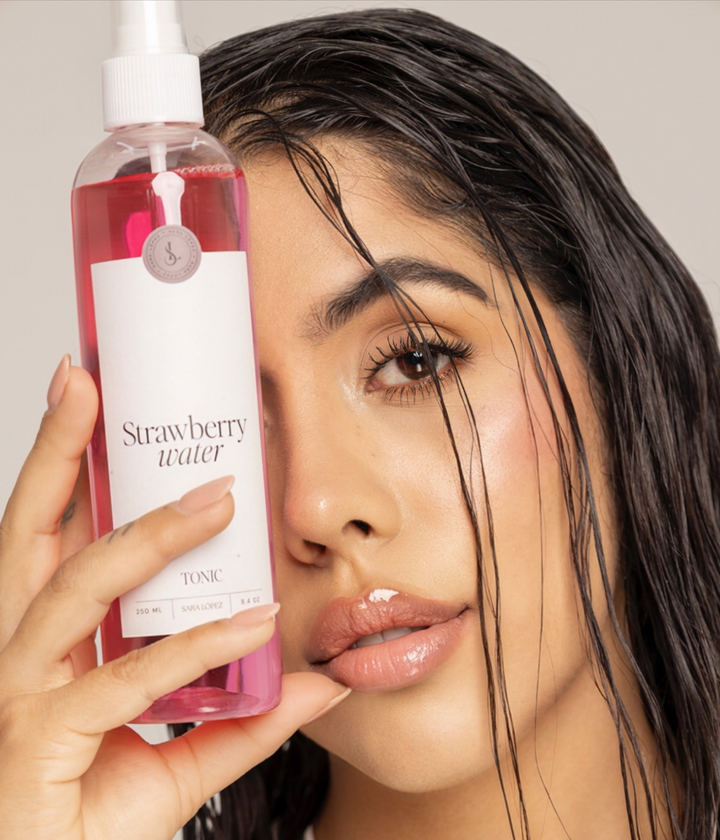 AGUA DE FRESAS LÍNEA SARA LÓPEZ