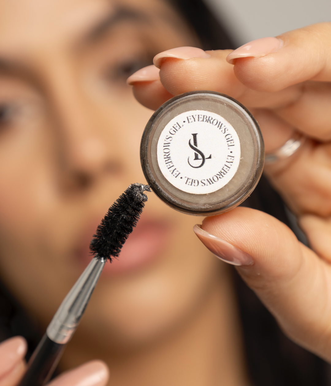 GEL FIJADOR DE CEJAS - 9 GRMS. LÍNEA SARA LÓPEZ