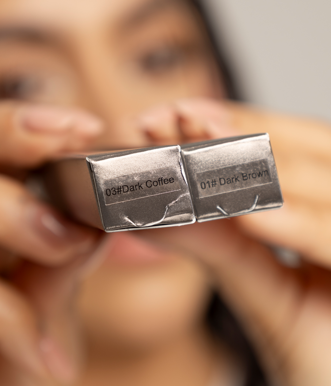 LÁPIZ RETRÁCTIL PARA CEJAS LÍNEA SARA LÓPEZ