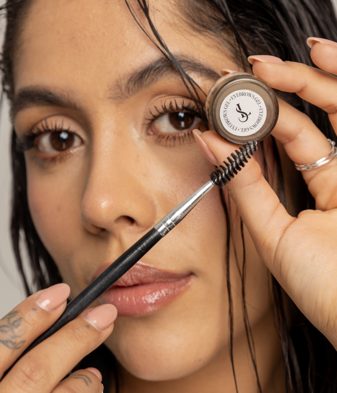 GEL FIJADOR DE CEJAS - 9 GRMS. LÍNEA SARA LÓPEZ